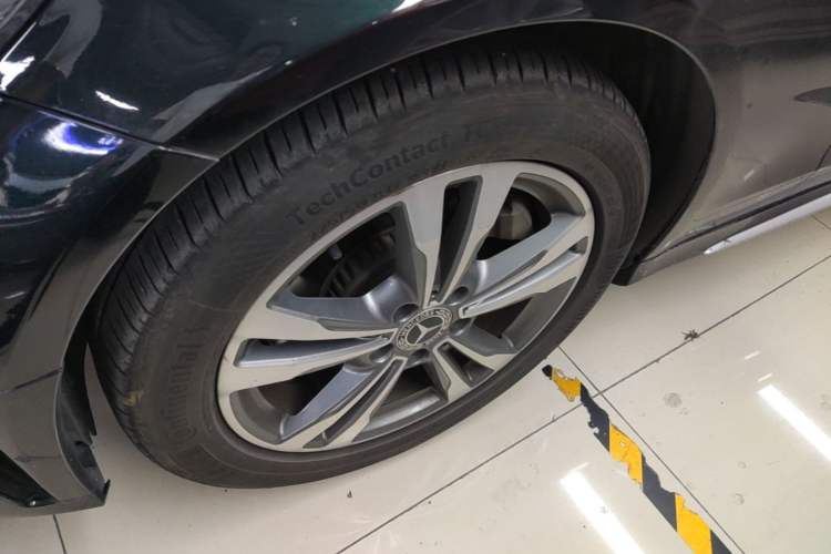 Used Mercedes-Benz C-Class 2019 C 180 L Fashion Edition Sport Version Left Front Wheel Hub