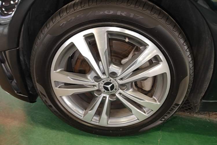 Used Mercedes-Benz C-Class 2019 C 180 L Fashion Edition Sport Version Left Front Wheel Hub