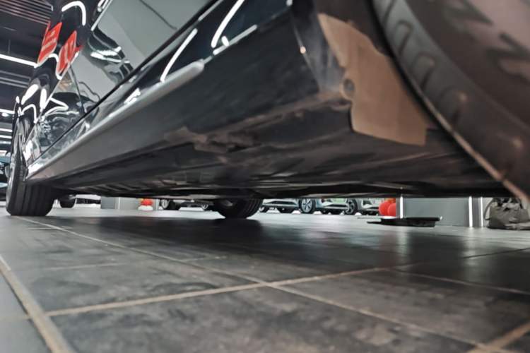 Used Mercedes-Benz C-Class 2019 C 260 L Sport Edition Left Side Sill