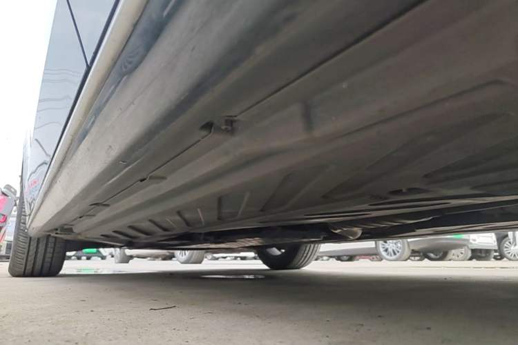 Used Mercedes-Benz C-Class 2019 Restyled C 260 L Sport Edition Left Side Sill