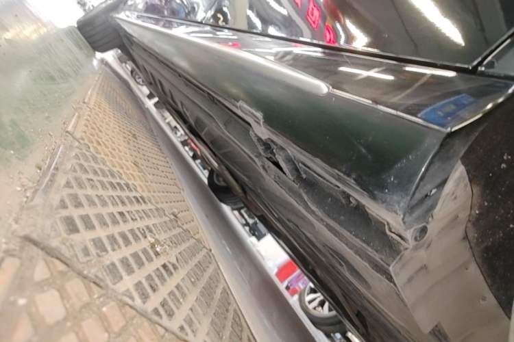 Used Mercedes-Benz C-Class 2019 C 180 L Fashion Edition Sport Version Left Side Sill