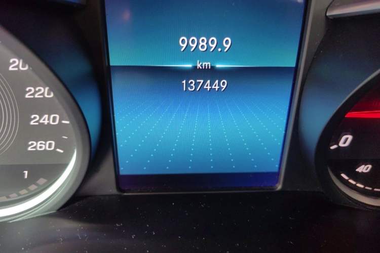 Used Mercedes-Benz C-Class 2019 C 180 L Fashion Edition Sport Version Odometer Close Up