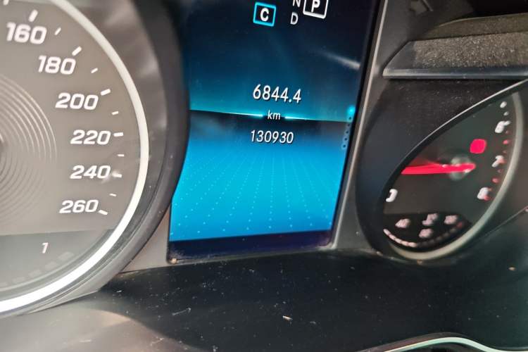 Used Mercedes-Benz C-Class 2019 C 180 L Fashion Edition Sport Version Odometer Close Up