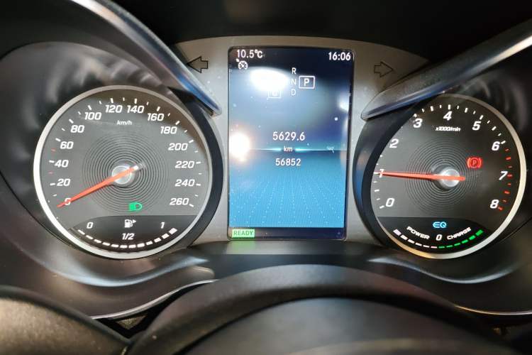 Used Mercedes-Benz C-Class 2019 C 260 Sport Edition Odometer Close Up