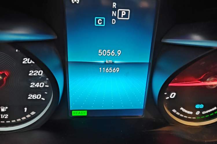Used Mercedes-Benz C-Class 2019 C 260 L Sport Edition Odometer Close Up