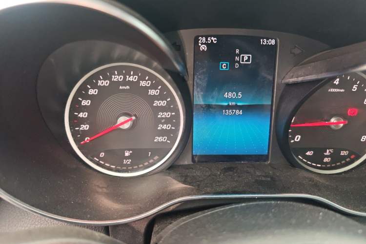 Used Mercedes-Benz C-Class 2019 C 180 L Fashion Edition Sport Version Odometer Close Up