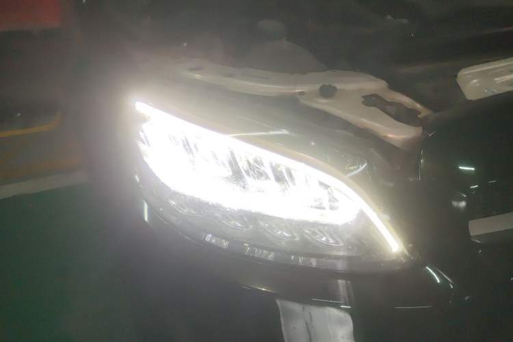 Used Mercedes-Benz C-Class 2019 C 180 L Fashion Edition Sport Version Right Front Headlight