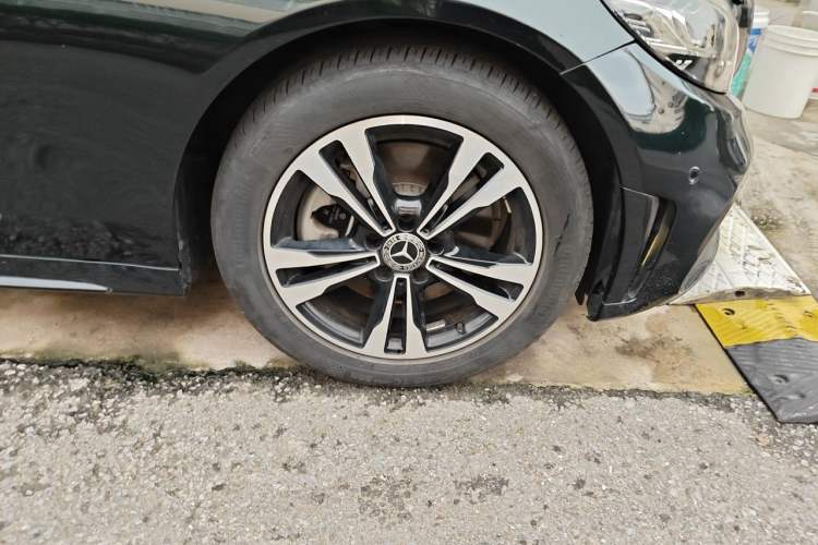 Used Mercedes-Benz C-Class 2019 C 260 Sport Edition Right Front Wheel Hub