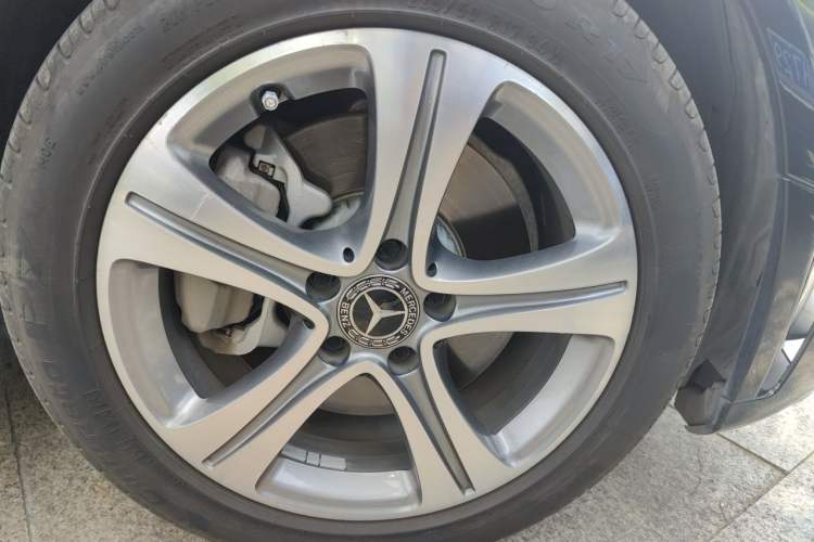 Used Mercedes-Benz C-Class 2019 Restyled C 260 L Sport Edition Right Front Wheel Hub