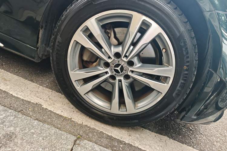 Used Mercedes-Benz C-Class 2019 C 180 L Fashion Edition Sport Version Right Front Wheel Hub