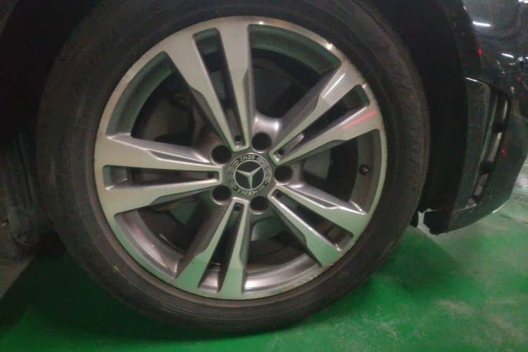 Used Mercedes-Benz C-Class 2019 C 180 L Fashion Edition Sport Version Right Front Wheel Hub