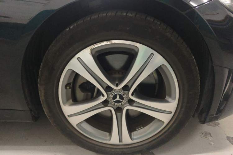 Used Mercedes-Benz C-Class 2019 Restyled C 260 L Sport Edition Right Front Wheel Hub