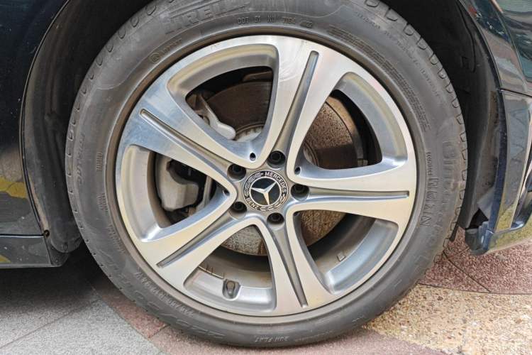 Used Mercedes-Benz C-Class 2019 Restyled C 260 L Sport Edition Right Front Wheel Hub
