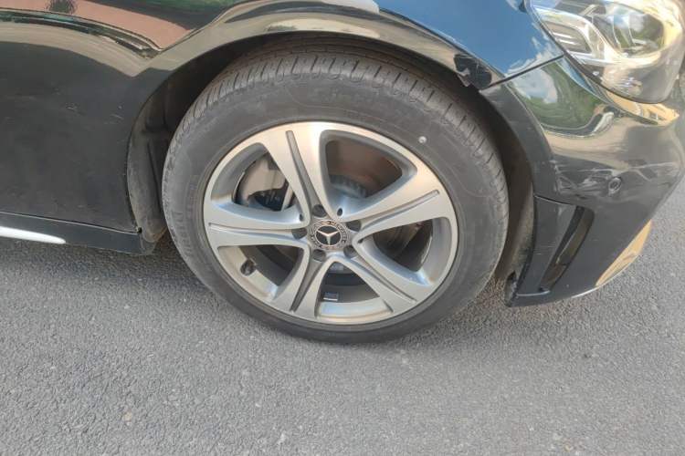 Used Mercedes-Benz C-Class 2019 Restyled C 260 L Sport Edition Right Front Wheel Hub