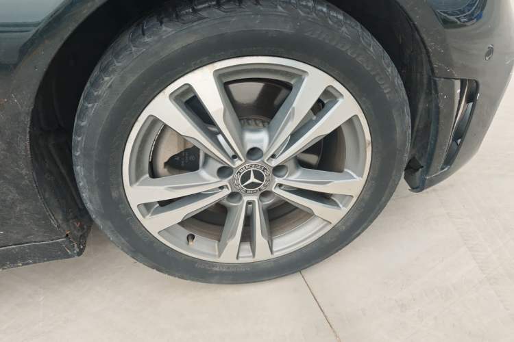 Used Mercedes-Benz C-Class 2019 C 180 L Fashion Edition Sport Version Right Front Wheel Hub