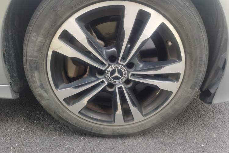 Used Mercedes-Benz C-Class 2019 C 260 Sport Edition Right Front Wheel Hub