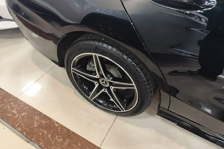 Used Mercedes-Benz C-Class 2019 C 260 Sport Edition 4MATIC Right Rear Wheel Hub