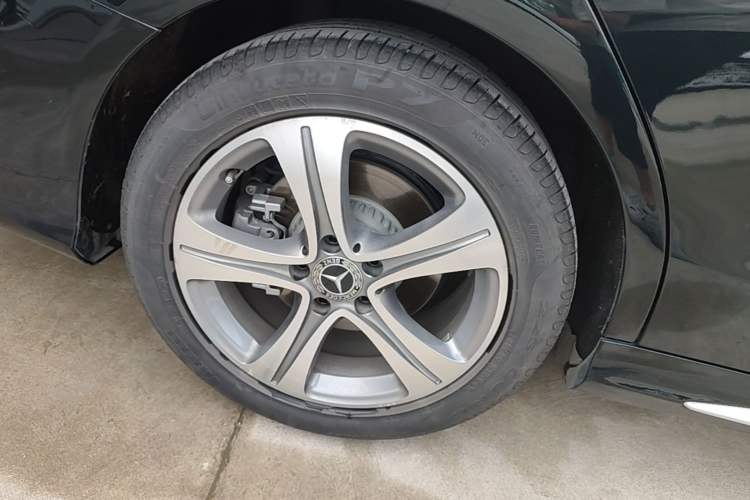 Used Mercedes-Benz C-Class 2019 Restyled C 260 L Sport Edition Right Rear Wheel Hub