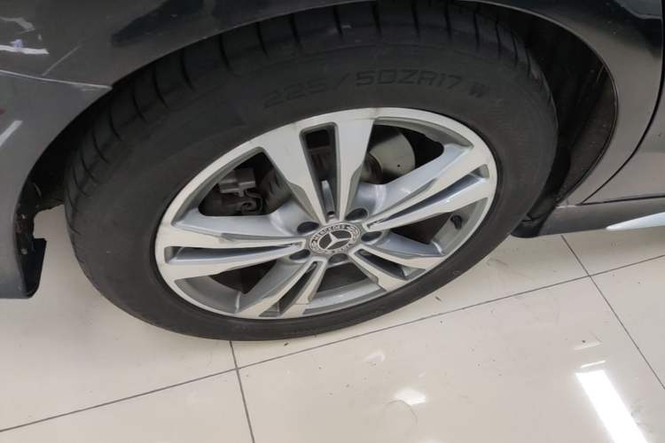 Used Mercedes-Benz C-Class 2019 C 180 L Fashion Edition Sport Version Right Rear Wheel Hub