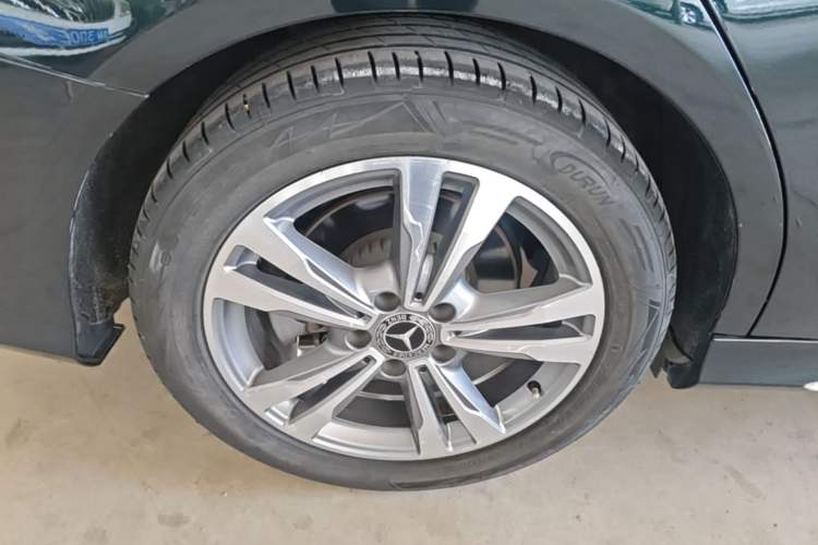 Used Mercedes-Benz C-Class 2019 C 180 L Fashion Edition Sport Version Right Rear Wheel Hub