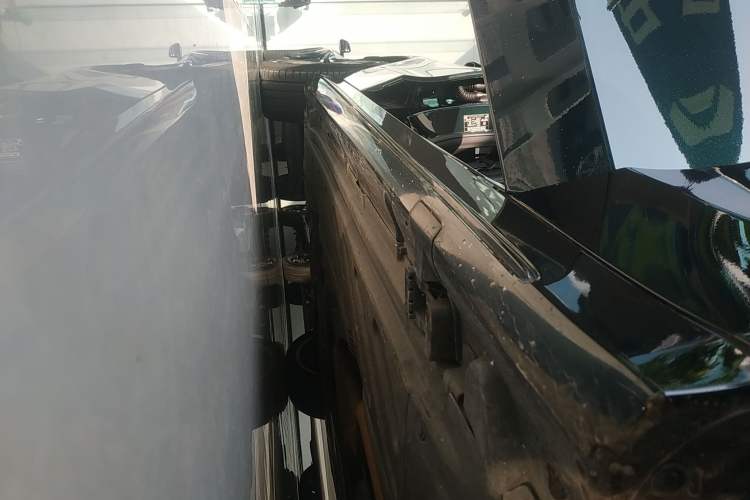 Used Mercedes-Benz C-Class 2019 C 260 Estate Right Side Sill