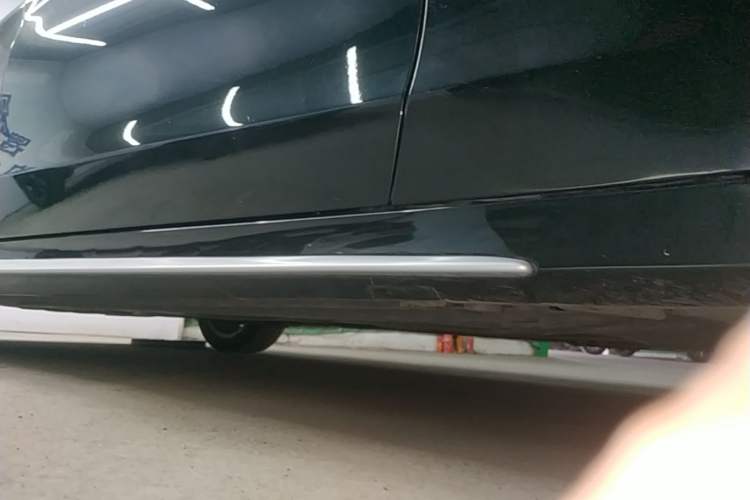 Used Mercedes-Benz C-Class 2019 Restyled C 260 L Sport Edition Right Side Sill