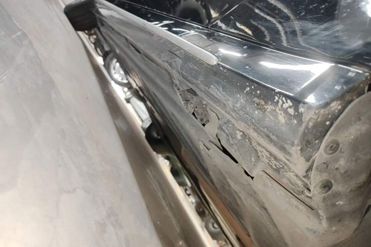 Used Mercedes-Benz C-Class 2019 C 180 L Fashion Edition Sport Version Right Side Sill