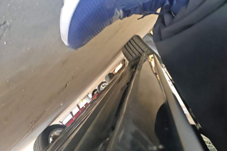 Used Mercedes-Benz C-Class 2019 C 180 L Fashion Edition Sport Version Right Side Sill