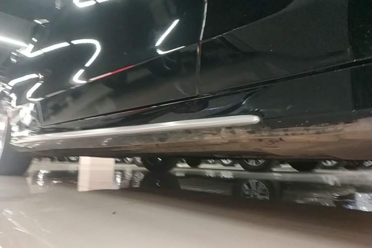 Used Mercedes-Benz C-Class 2019 C 260 L Sport Edition Right Side Sill