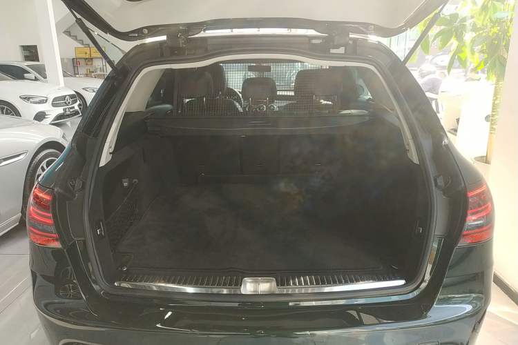 Used Mercedes-Benz C-Class 2019 C 260 Estate Trunk