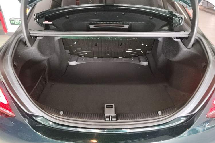 Used Mercedes-Benz C-Class 2019 C 180 L Fashion Edition Sport Version Trunk