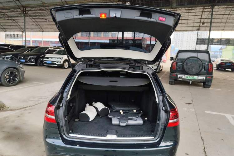 Used Mercedes-Benz C-Class 2019 C 260 Estate Trunk