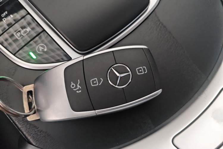 Used Mercedes-Benz C-Class 2019 C 180 L Fashion Edition Sport Version Vehicle Key