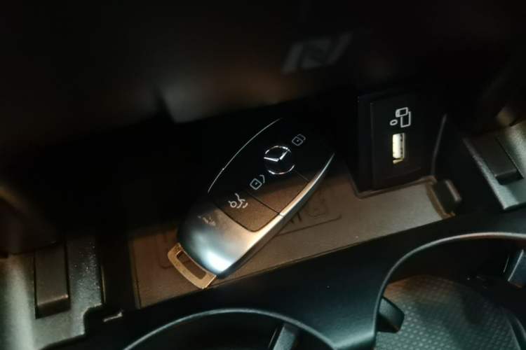 Used Mercedes-Benz C-Class 2019 Restyled C 260 L Sport Edition Vehicle Key