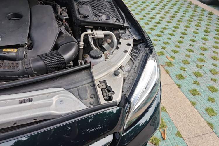 Used Mercedes-Benz C-Class 2019 C 260 L Sport Edition Engine Bay Left