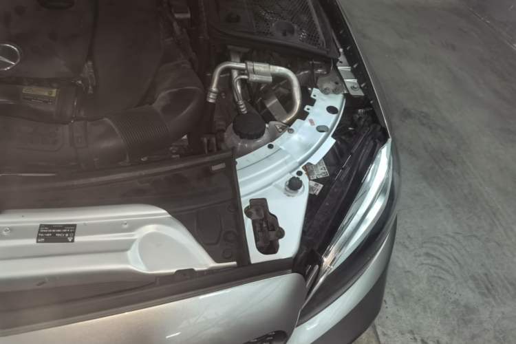 Used Mercedes-Benz C-Class 2019 C 260 Estate Engine Bay Left