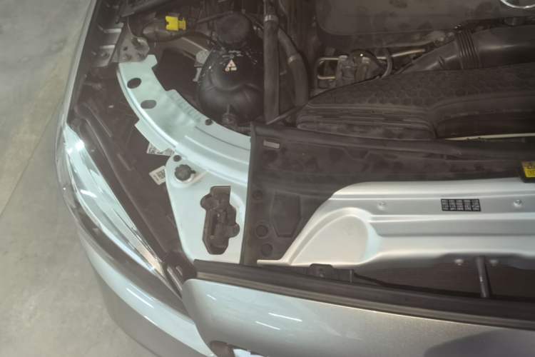 Used Mercedes-Benz C-Class 2019 C 260 Estate Engine Bay Right