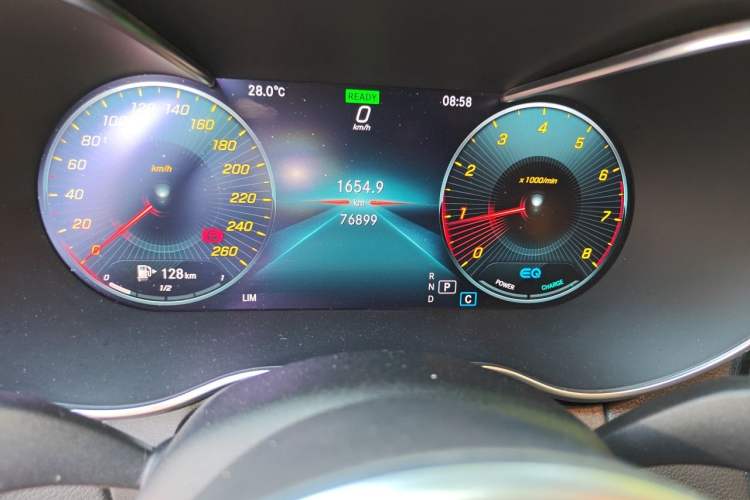 Used Mercedes-Benz C-Class 2019 Restyled C 260 L Sport Edition Odometer Close Up