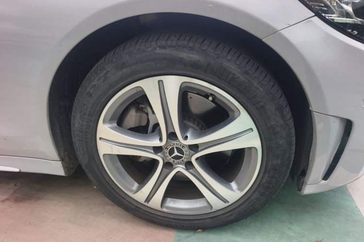 Used Mercedes-Benz C-Class 2019 Restyled C 260 L Sport Edition Right Front Wheel Hub