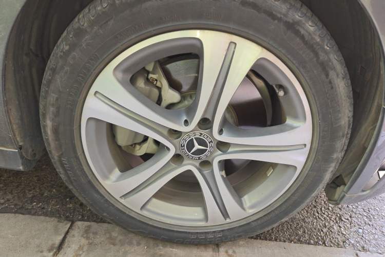Used Mercedes-Benz C-Class 2019 Restyled C 260 L Sport Edition Right Front Wheel Hub
