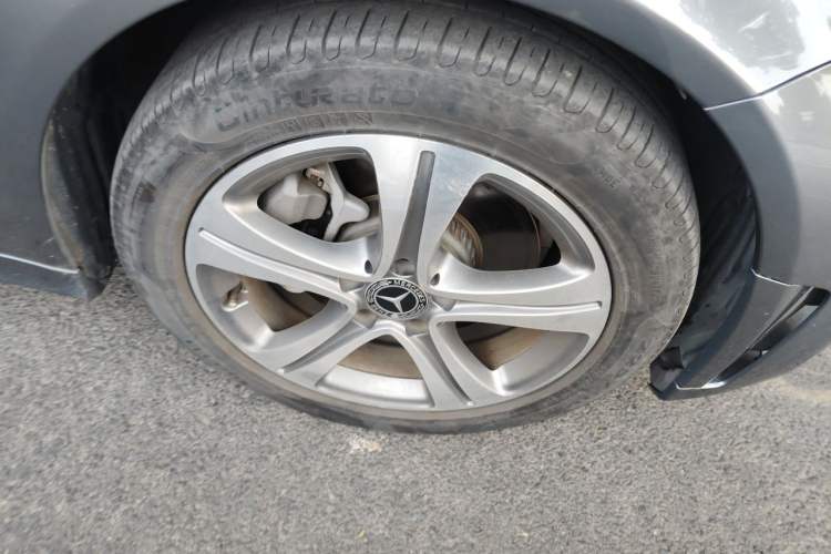 Used Mercedes-Benz C-Class 2019 Restyled C 260 L Sport Edition Right Front Wheel Hub