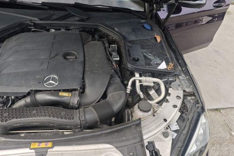 Used Mercedes-Benz C-Class 2019 C 260 4MATIC Estate Engine Bay Left