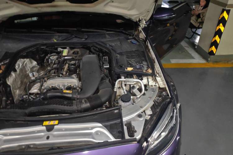 Used Mercedes-Benz C-Class 2019 C 260 Coupe Engine Bay Left
