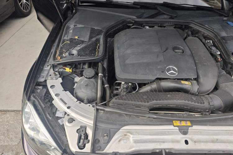 Used Mercedes-Benz C-Class 2019 C 260 4MATIC Estate Engine Bay Right