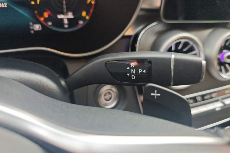 Used Mercedes-Benz C-Class 2019 C 260 4MATIC Estate Gear Lever