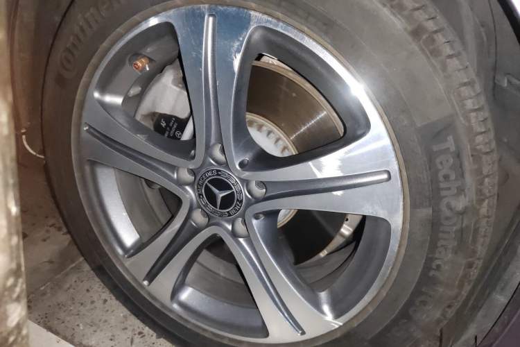 Used Mercedes-Benz C-Class 2019 Restyled C 260 L Sport Edition Right Front Wheel Hub