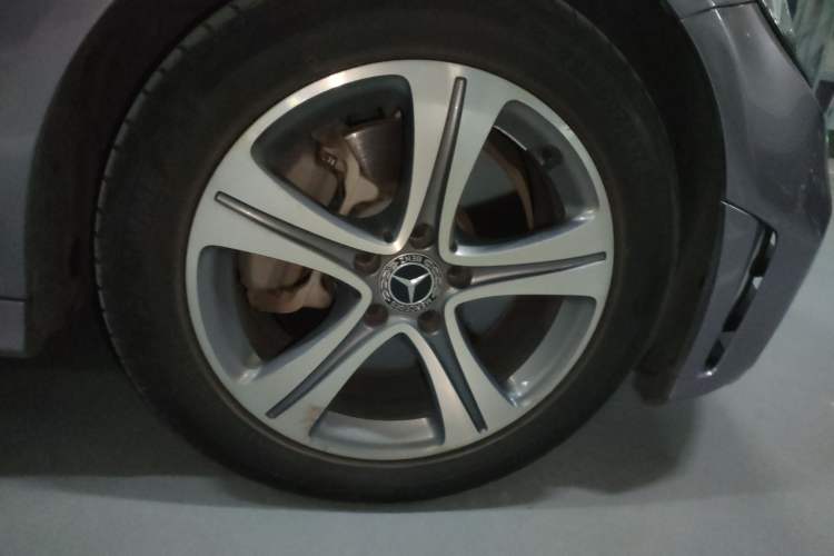 Used Mercedes-Benz C-Class 2019 Restyled C 260 L Sport Edition Right Front Wheel Hub
