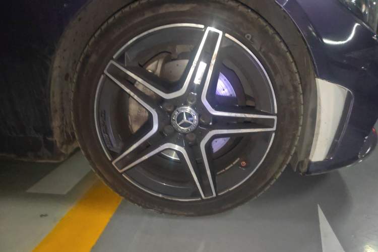 Used Mercedes-Benz C-Class 2019 C 260 Coupe Right Front Wheel Hub