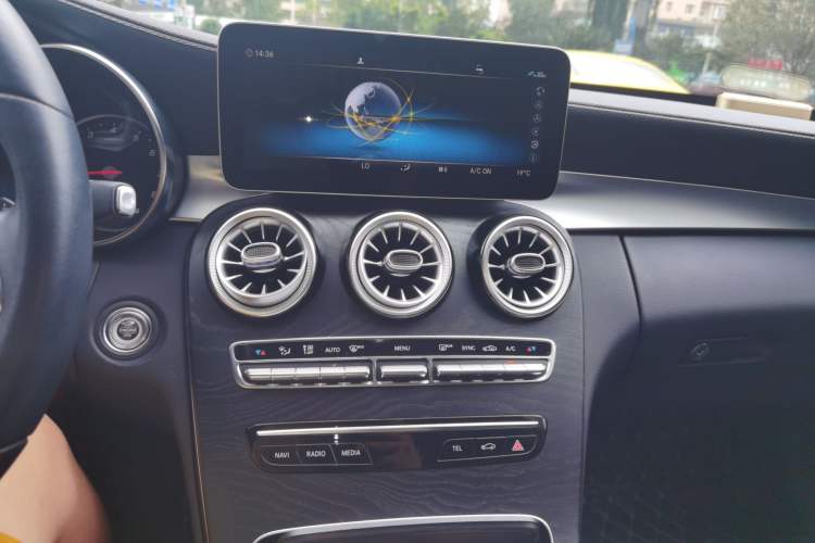 Used Mercedes-Benz C-Class 2019 C 180 L Fashion Edition Sport Version Audio And AC Panel