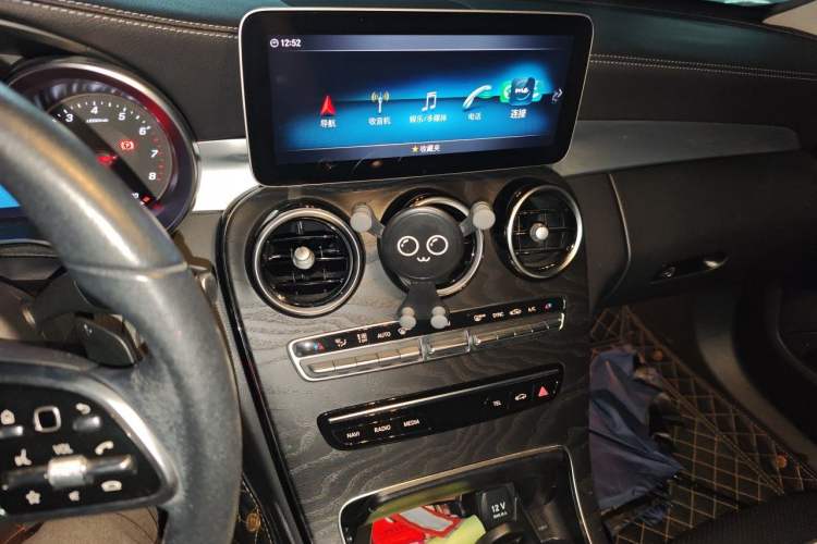 Used Mercedes-Benz C-Class 2019 C 180 L Fashion Edition Sport Version Audio And AC Panel